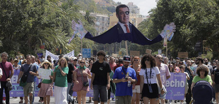 Der andalusische Regionalpräsident Bonilla steht für seine sozia...