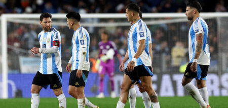 Lionel Messi (l.) und seine Mannen auf dem Weg zur WM-Qualifikat...