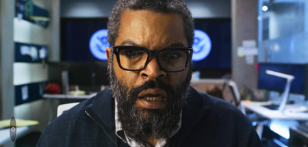 39252854-ice-cube-in-war-of-the-worlds-2Wea.png