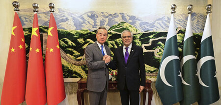 Pakistan_China_86982848.jpg