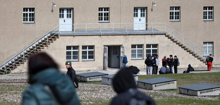 2025-04-06T124424Z_772006616_RC2CSDAUC291_RTRMADP_3_GERMANY-HOLO