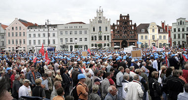 »Nah dran am Alltag der Werftarbeiter und ihrer Familien« (aus D...