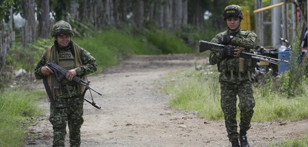 Soldaten_auf_Patroui_87032382.jpg