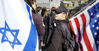 »False flag«-Demonstranten für Krieg und Besatzung – sich als li... »False flag«-Demonstranten für Krieg und Besatzung – sich als li...