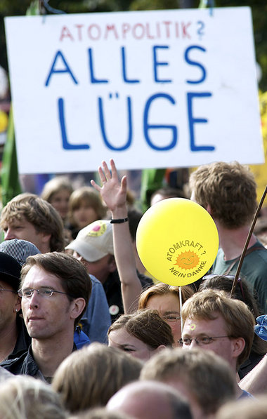 Trotz Proteste: Schwarz-Gelb setzt auf Atomkraft