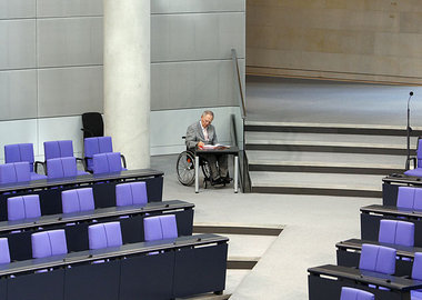 Der Innenminister bei der inneren Einkehr. Deutscher Bundestag, ...