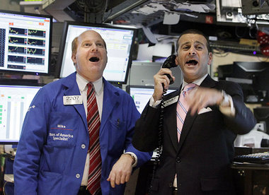 Wow, der Dow Jones über 10000 Punkte – Börsianer an der New York...