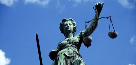 Die blinde Justitia verkörpert das Prinzip der Rechtsgleichheit