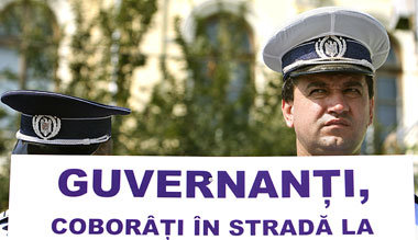 Proteste von Polizisten in Bukarest: Der öffentliche Dienst beka...