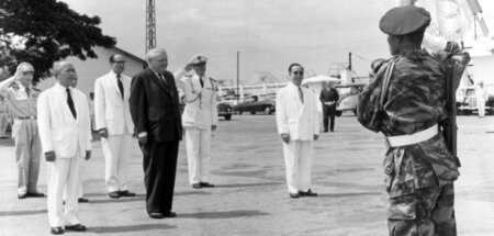 Kurz nach den USA erkannte die BRD im Oktober 1955 den antikommu...
