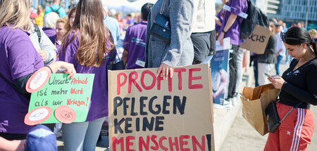 D23D0512PflegeProtest113722.jpg