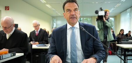 Verhandlung_ueber_ei_87402186.jpg