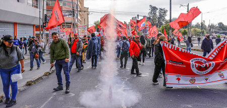 2025-09-24T005911Z_1019943945_RC2XXGALGI3F_RTRMADP_3_ECUADOR-PRO