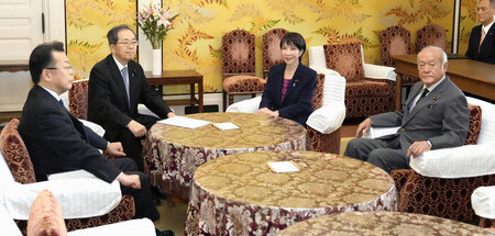 2025-10-10T072317Z_1382415155_RC2V8HA8E5DW_RTRMADP_3_JAPAN-POLIT