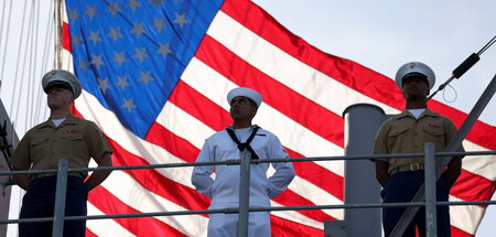 Dieses Schiff ist für chinesische Behörden eindeutig identifizie...