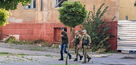 2025-10-01T060317Z_529850836_RC2ZOGADD6IV_RTRMADP_3_UKRAINE-CRIS