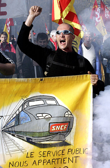 »Der öffentliche Dienst gehört uns«: Protest französischer Eisen...