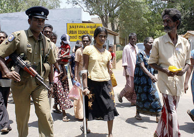 Tamilische Flüchtlinge bereiten sich im September 2009 auf die R...