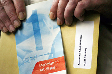 Erste Hilfe am Montag in Nürnberg: ein Antrag und ein Merkblatt