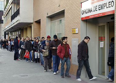 Am Freitag vor einem Arbeitsamt in Madrid. Spaniens Arbeitslosen... Am Freitag vor einem Arbeitsamt in Madrid. Spaniens Arbeitslosen...
