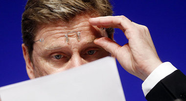 Wahlversprechen? FDP-Chef Guido Westerwelle unterschrieb, was vo... Wahlversprechen? FDP-Chef Guido Westerwelle unterschrieb, was vo...