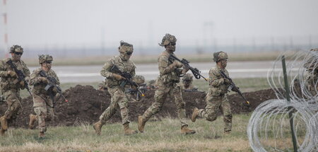 2023-03-31T145414Z_1623511963_RC2050AFZJB8_RTRMADP_3_UKRAINE-CRI