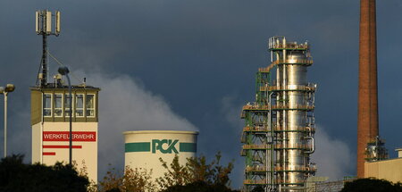 2022-10-01T172317Z_1498839886_RC2HSW9CJG2Q_RTRMADP_3_UKRAINE-CRI