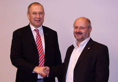 Hommel und Kirchner (r.): »Historischer« Händedruck