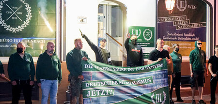 Aufzug vor dem Hilchenbacher Büro des »III. Wegs« (2.9.2022) Aufzug vor dem Hilchenbacher Büro des »III. Wegs« (2.9.2022)