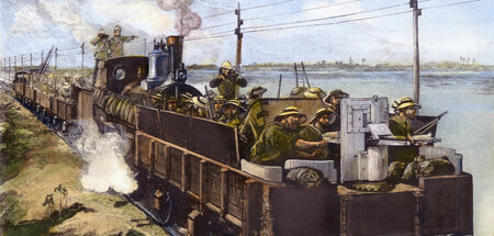 Eisenbahn als Waffe: Britische Truppen mit gepanzertem Zug bei d... Eisenbahn als Waffe: Britische Truppen mit gepanzertem Zug bei d...