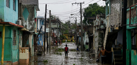 2025-10-29T163831Z_1799107040_RC2PLHAOCDW7_RTRMADP_3_STORM-MELIS