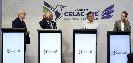 2025-11-10T023553Z_1241174430_RC2DTHAJACNA_RTRMADP_3_CELAC-EU-CO