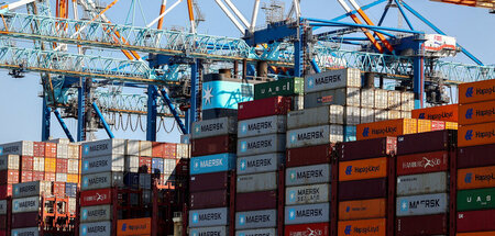 2025-10-21T122820Z_2031391976_RC296GAHGUWQ_RTRMADP_3_EUROPE-LOGI