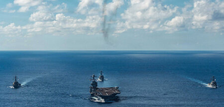 Druckmittel à la Washington: Der größte Flugzeugträger der Welt ...