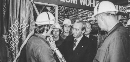 Konrad Naumann in seiner Funktion als 1. Sektretär der SED-Bezir...