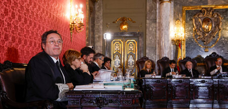 2025-11-03T102437Z_1030576619_RC2YOHAYLIJ2_RTRMADP_3_SPAIN-COURT