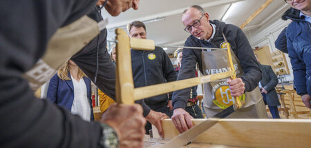 2025-02-11T143953Z_938012131_RC2ESCA35A4J_RTRMADP_3_GERMANY-POLI