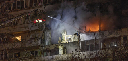 Immer wieder schlagen Drohnen und Raketen bei den nächtlichen An...
