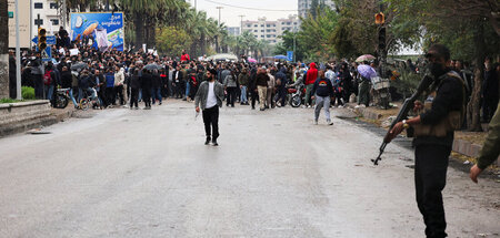 2025-11-25T172316Z_1264611519_RC293IAT17AE_RTRMADP_3_SYRIA-SECUR