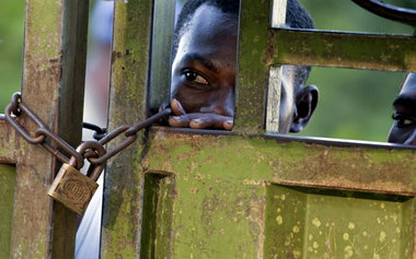 Haitianer warten an der Grenze zur Dominikanischen Republik, nah...