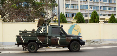 Das Gebäude des Staatsfernsehens steht wieder unter der Kontroll...