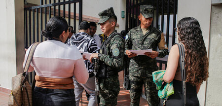 2025-12-08T183006Z_854822747_RC27CIA3951X_RTRMADP_3_HONDURAS-ELE