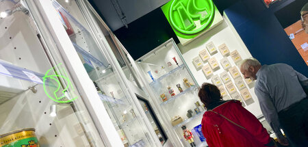 Wonach sich geduldig die Beine in den Bauch gestanden wurde, gib... Wonach sich geduldig die Beine in den Bauch gestanden wurde, gib...