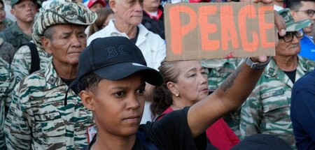 Mehr Worte braucht es nicht: Protest mit Friedensbotschaft am Mo...
