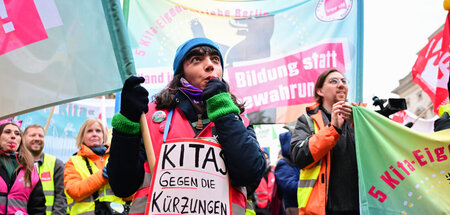 Gewerkschaften fordern ein Lohnplus von sieben Prozent, mindeste...