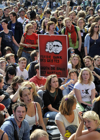 Blockade einer Filiale der Deutschen Bank in Berlin beim Sommer-...