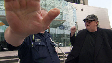 Hier kennt ihn jeder Pförtner: Moore vor der GM-Zentrale