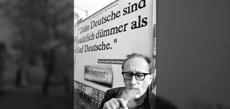 »Zwei Beine hat mein Vater / Das eine ist aus Holz. / Er hats vo... »Zwei Beine hat mein Vater / Das eine ist aus Holz. / Er hats vo...