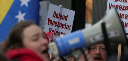 2026-01-03T161956Z_681511940_RC2RTIAV9UYR_RTRMADP_3_USA-VENEZUEL