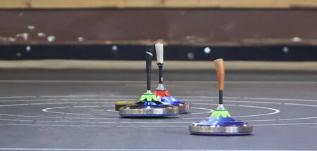 Mal zählt Weite, mal Präzision: Bundesligaspiel im Stocksport